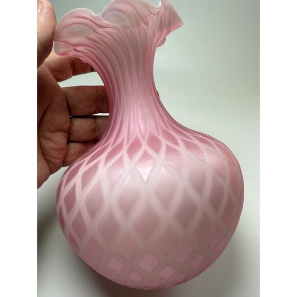 Antique Victorian Mother-of-Pearl Satin Glass Vase Quilted Diamond Pattern Cased - Picture 5 of 8